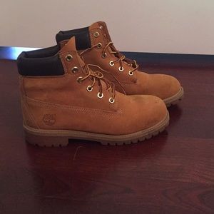 Lightly used timberlands tan size 8